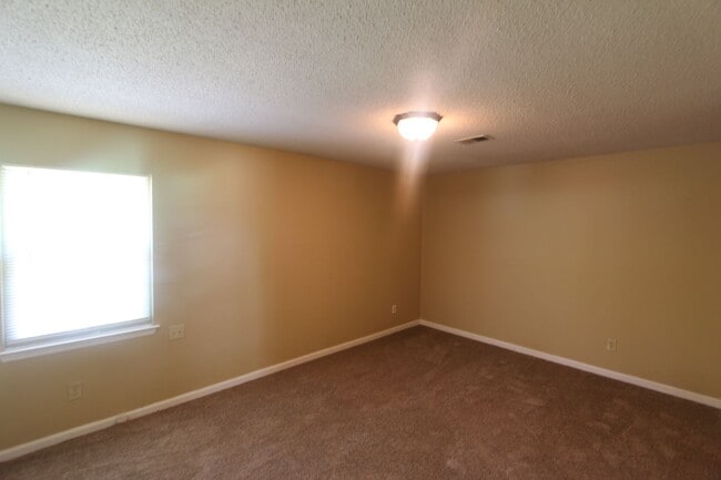 Building Photo - New On The Market with Fresh Updates!! Better Hurry!!