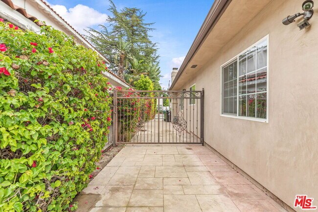 Building Photo - 5027 Ledge Ave