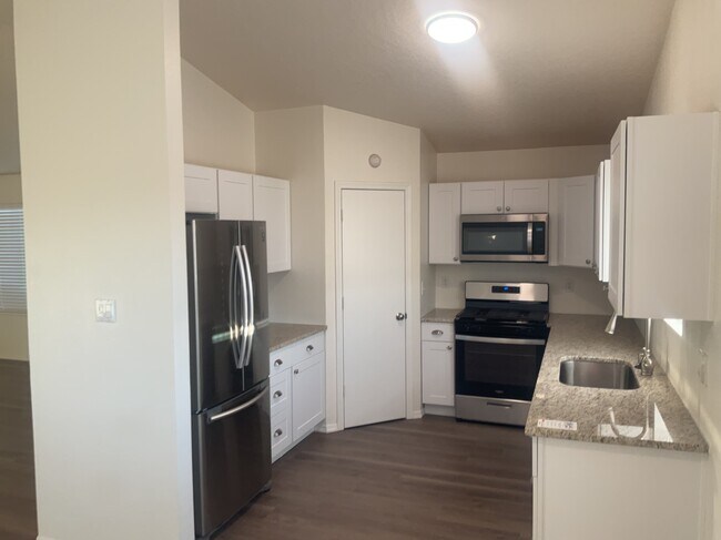 Building Photo - 10428 Pamplona St NW