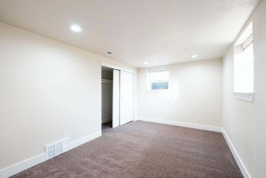APT B - 259 E Herbert Ave