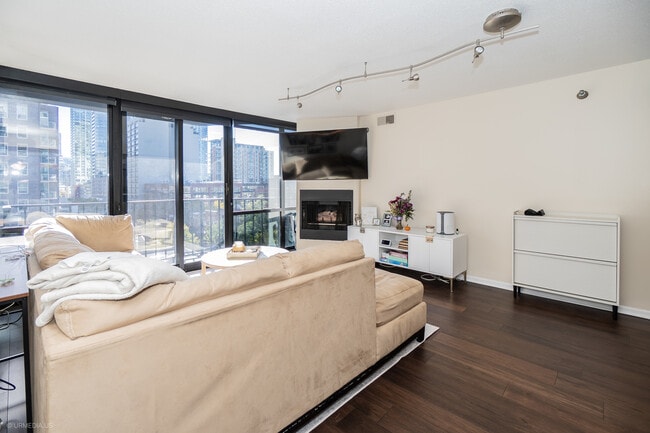 Building Photo - 1309 N Wells St