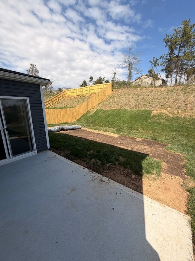 Building Photo - BRAND NEW 2026 CONSTRUCTION: Modern 3BD/2.5BA Home in Knoxville!