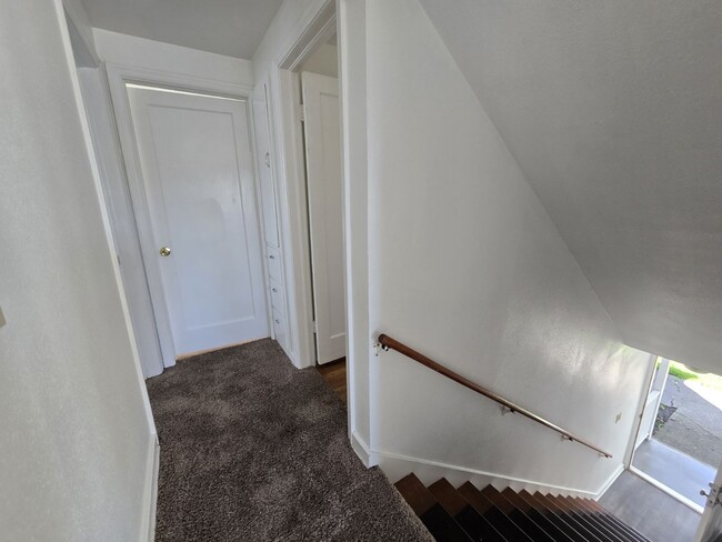 Building Photo - 447 NE Winchester St