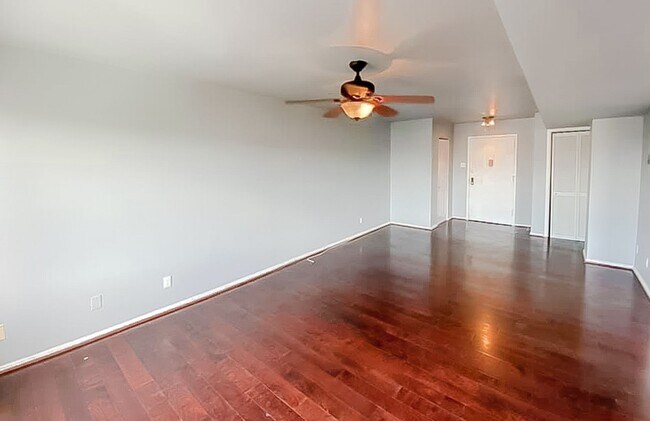Building Photo - Beautiful 1 Bed 1 Bath Condo In Pavilion On The Park High-Rise Building In Alexandria City