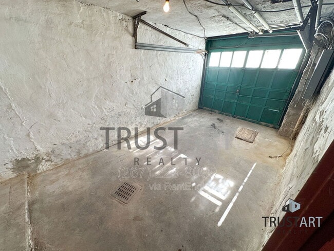 Building Photo - 148 W Spencer St