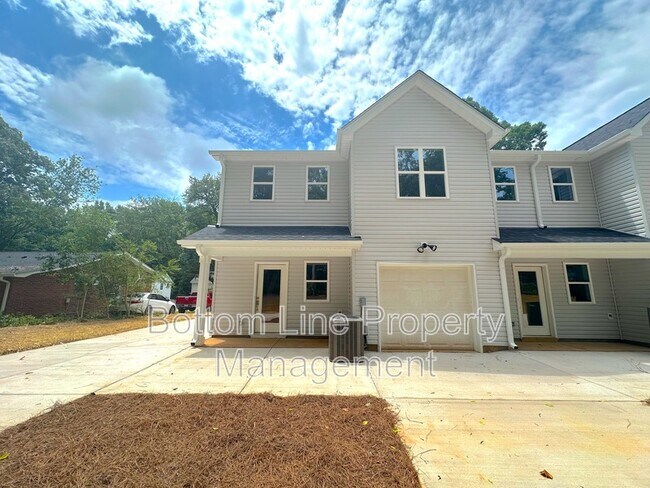 Building Photo - 2931 Burgess Dr