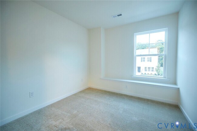 Building Photo - 240 Greenpark Rd