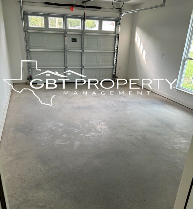 Building Photo - 383 E Burleson Ave