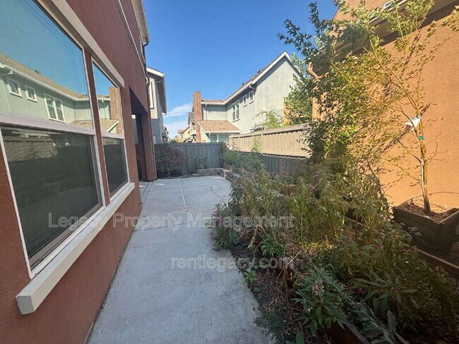 Building Photo - 3568 Troy Dalton St