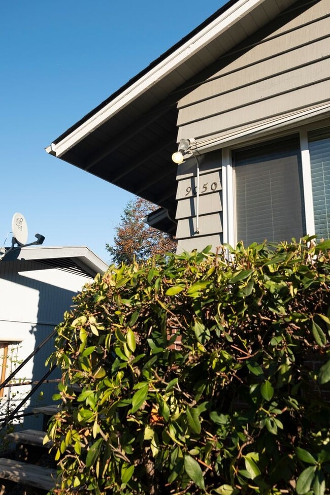 Building Photo - 9054 SW 38th Ave