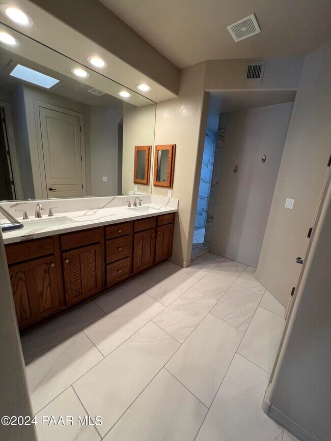 Building Photo - 671 Crosscreek Dr