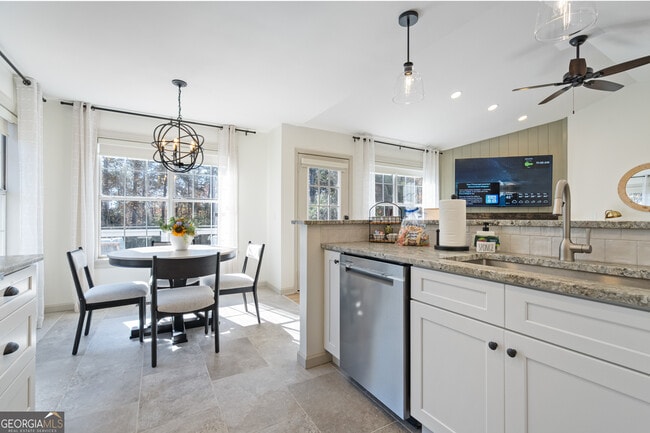 Building Photo - 17 N Wesley Ridge