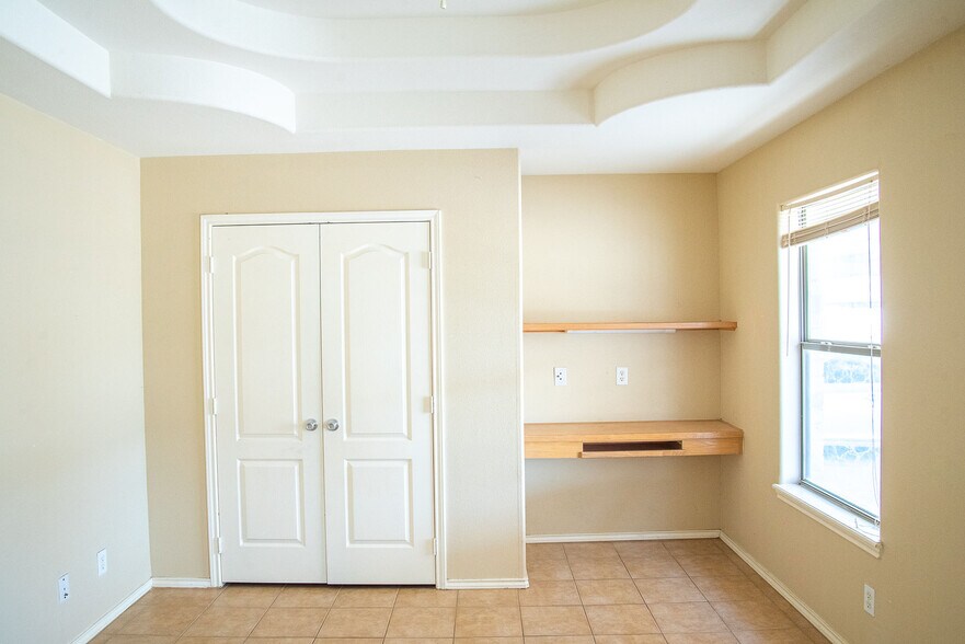 Building Photo - 1001 Cedarwood Dr