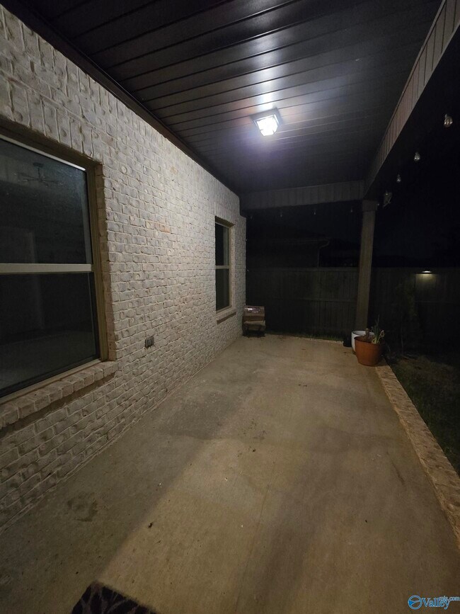 Building Photo - 120 Pomelo St