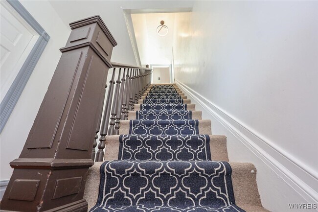 Building Photo - 30 Glenwood Ave