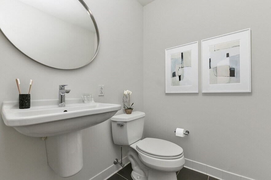 Building Photo - 2 Earhart St