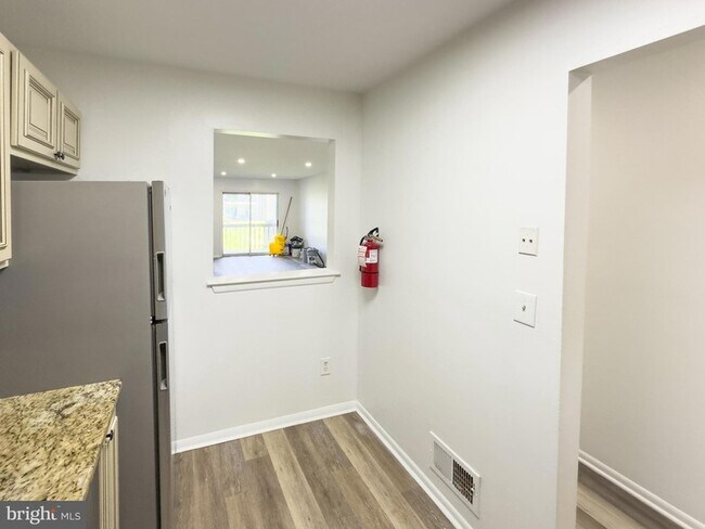 Building Photo - 303 Dove Ct