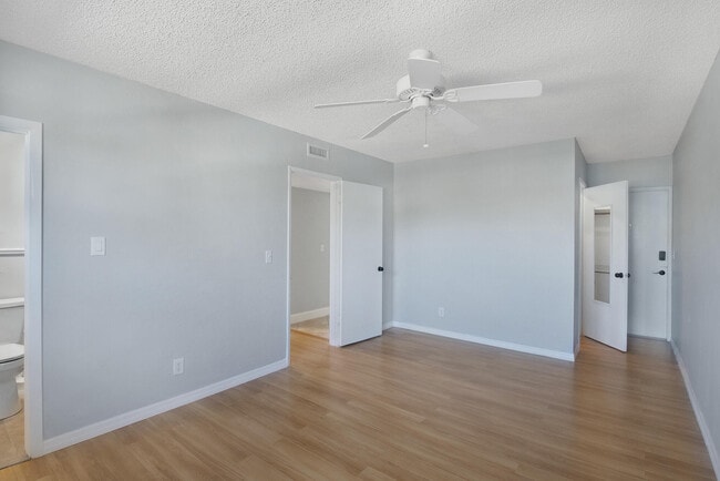Building Photo - 2591 NE 55th Ct
