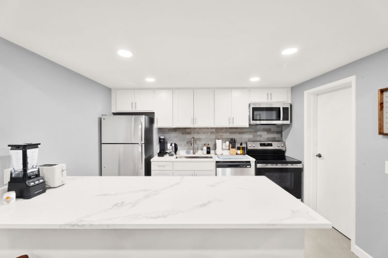 Building Photo - 6 Roanoke Ln