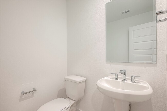 Building Photo - 4906 Edgewood Dr