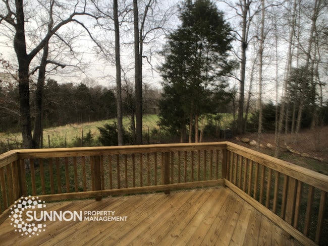 Building Photo - Gorgeous 4 BR 3 BA + Bonus in Winding Walk