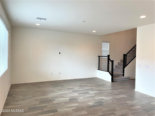Building Photo - 9450 N Andrina Dr