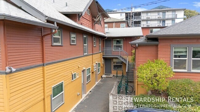 Building Photo - Ridgewood Apartments