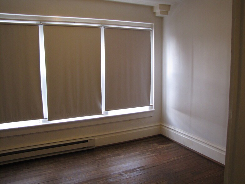 Building Photo - 1670 W College Ave