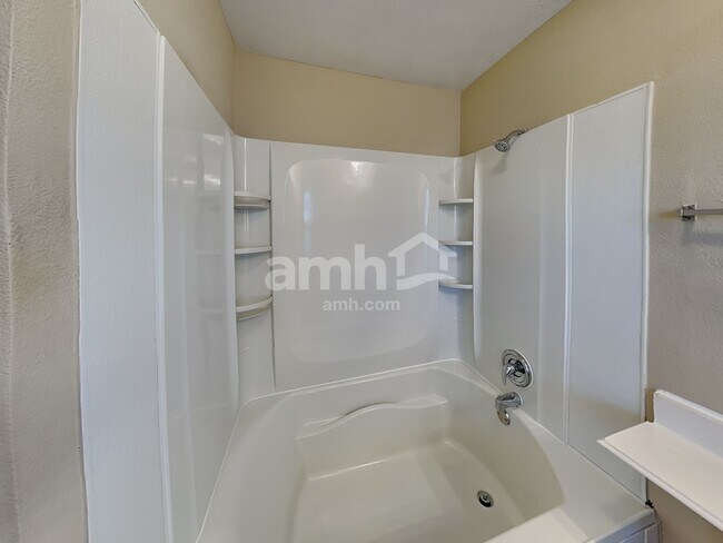 Building Photo - 904 Western Pass