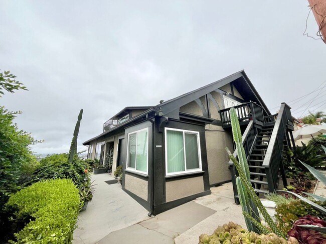 Building Photo - Upstairs 2 Bedroom Apartment with Arched D...