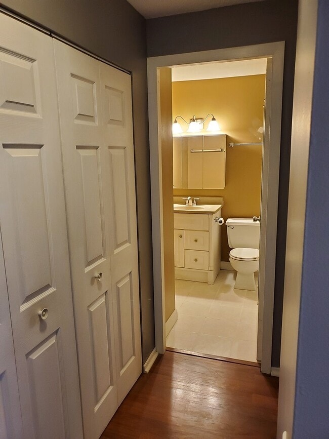 Building Photo - 899 S Plymouth Ct