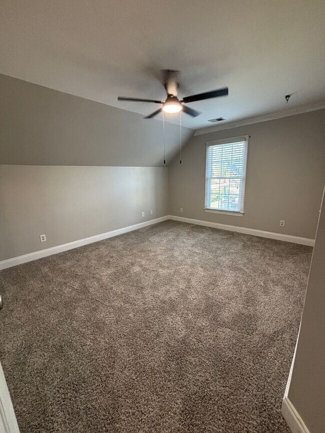 Building Photo - 522 Saint Helene Ct
