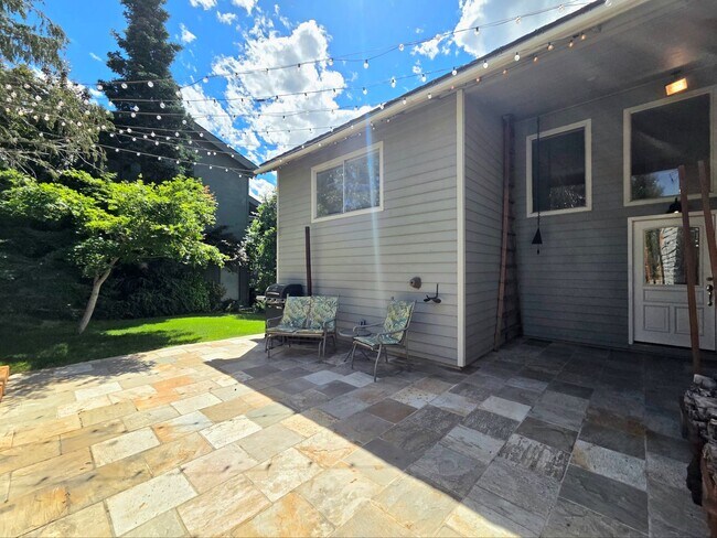 Building Photo - Extra Large 4-Bed, 2.5-Bath for Rent in East Wenatchee SD!