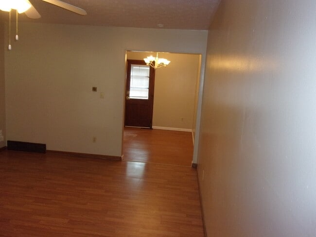 Building Photo - 473 Brentwood Dr