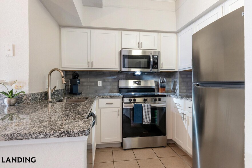 Building Photo - 2801 Biltmore Park Dr