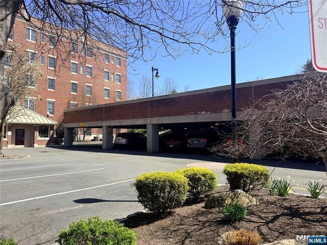 Building Photo - 3104 Rio Vista Dr