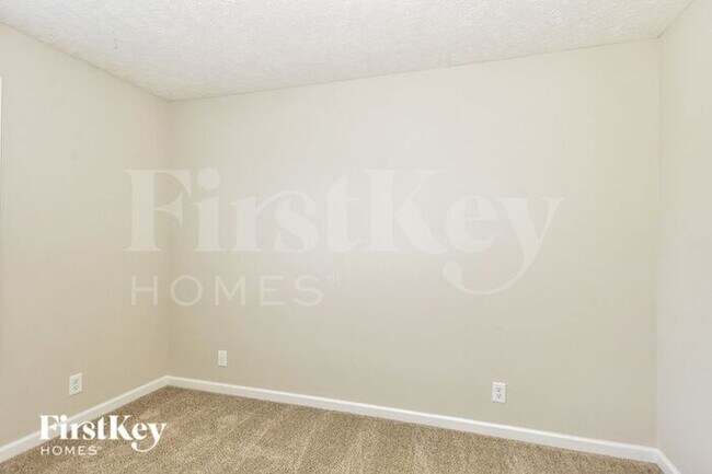 Building Photo - 712 Winding Bluff Way