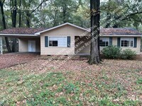 Building Photo - Welcome to this cozy 3 bedroom, 1.5 bathro...