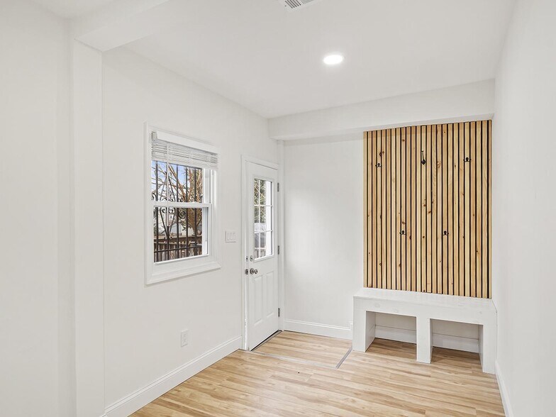 Building Photo - Modern update Petworth rowhouse near Fort ...