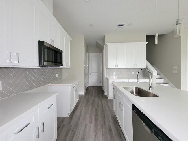 Building Photo - 8014 Huntington Spgs Ln