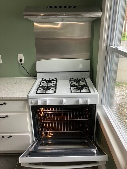 Building Photo - 1302 Hillside Ave