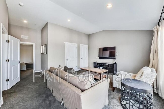 Building Photo - 10821 Symphony Park Dr