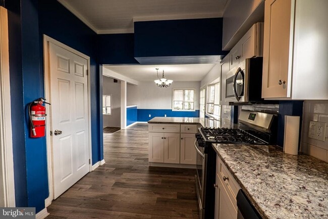 Building Photo - 241 Victoria St