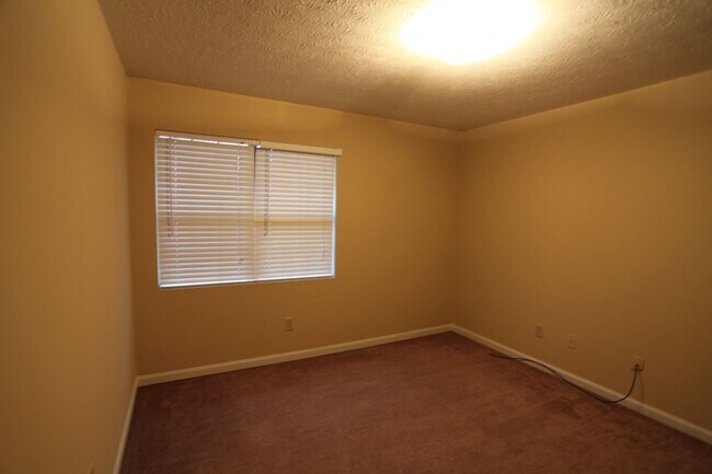 Building Photo - Cedar Chase Duplex Available July 15th!