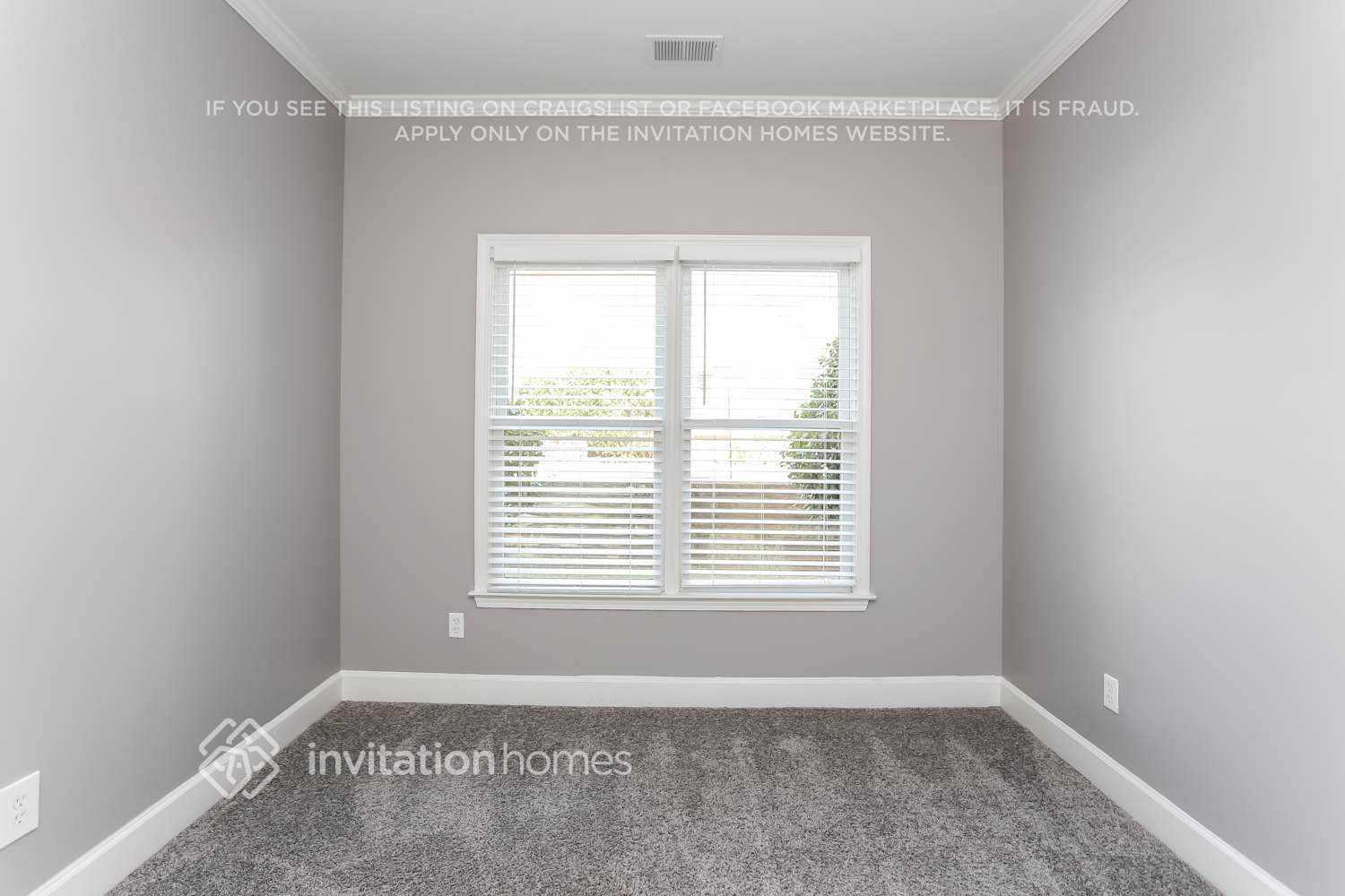 Building Photo - 1085 Chippewa Oak Dr NE