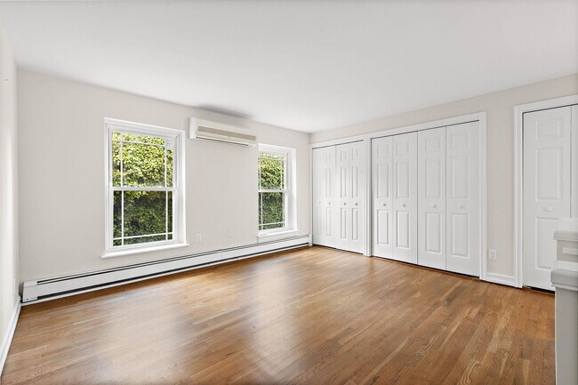 Building Photo - 211 14TH St