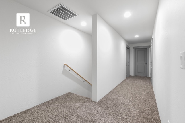 Building Photo - 3 Bed/2.5 Bath Townhome in Medford