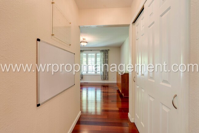 Building Photo - 4 Bed 3 Bath Home in Lambertville