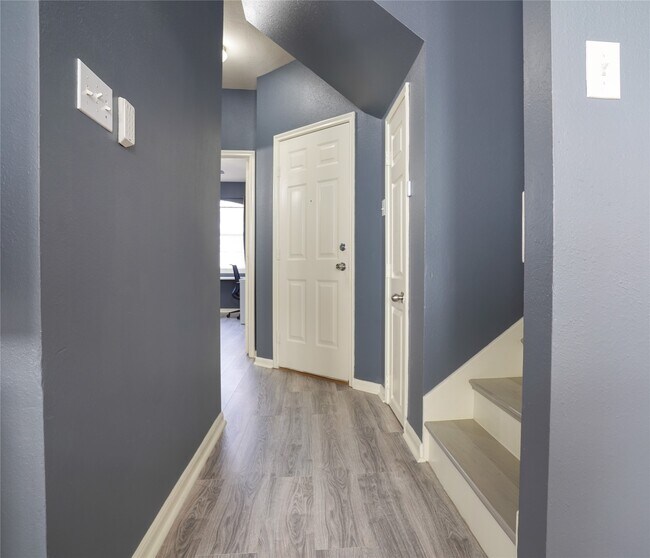 Building Photo - 6419 Waldron Dr