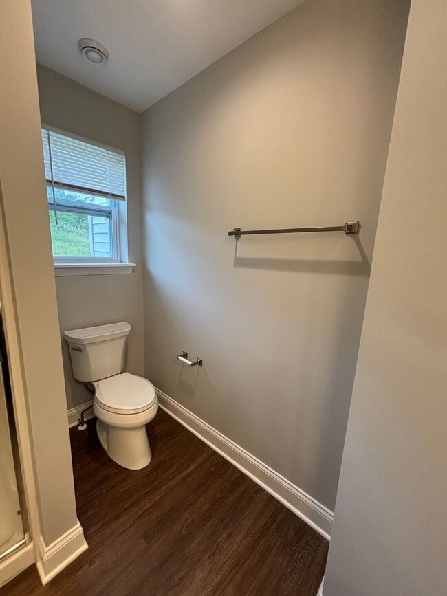 Building Photo - Beautiful Townhome in Washington! - 3 Bedroom